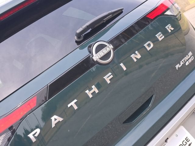 2025 Nissan Pathfinder Platinum