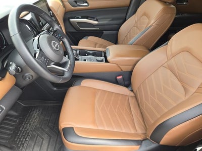 2025 Nissan Pathfinder Platinum